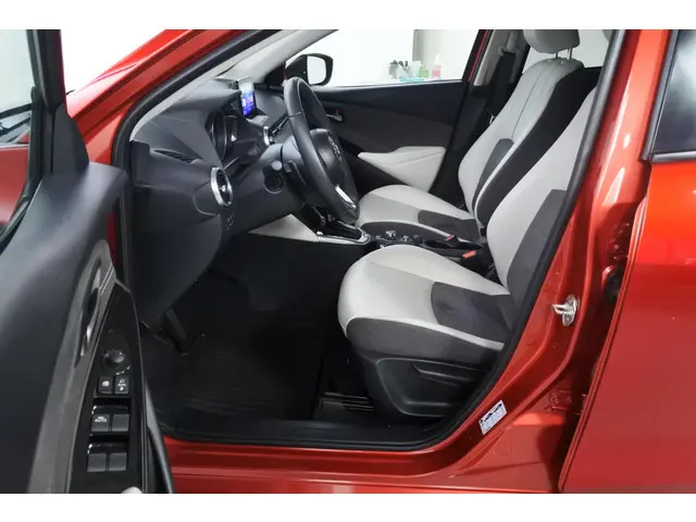 Mazda 2 1.5 90pk Automaat Signature 2020 Benzine 8