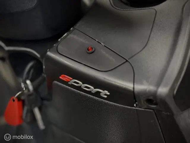 Piaggio MP3 300 HPE Sport 2022 Benzine 9