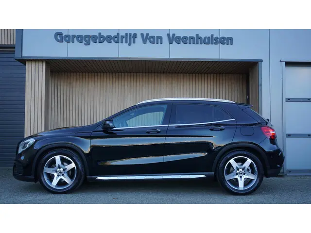 Mercedes-Benz GLA 180 122pk 2x AMG-Line 2019 Benzine 2