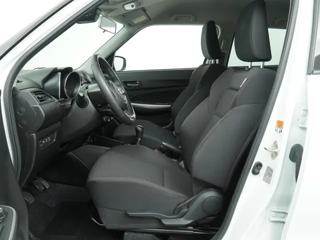 Suzuki Swift 1.2 Style Smart Hybrid 2023 Benzine 10