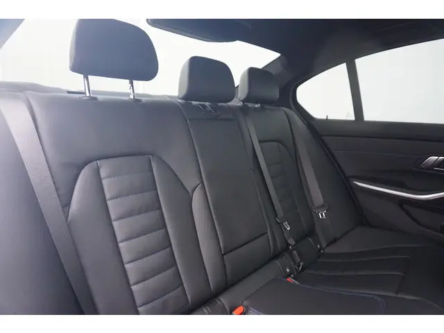 BMW 3 Serie Sedan 318i 2025 Benzine 8