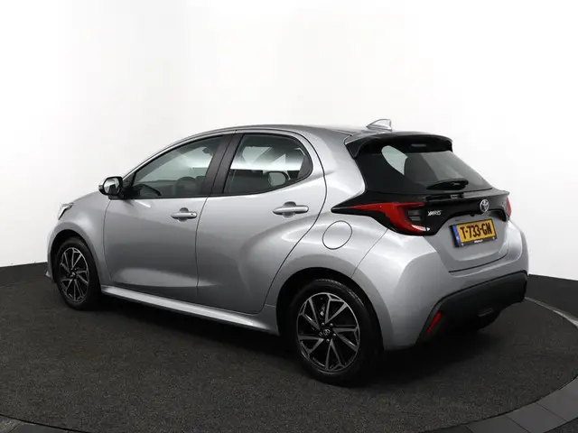 Toyota Yaris 1.5 Hybrid Dynamic 2023 Hybride Benzine 12