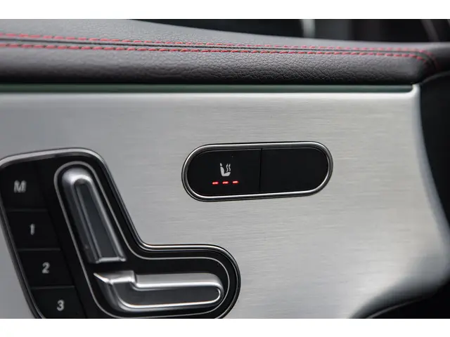 Mercedes-Benz CLA 180 AMG Line 2024 Benzine 27