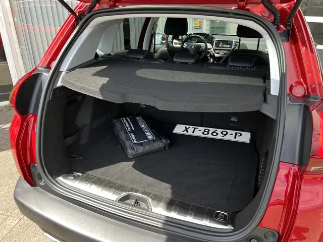 Peugeot 2008 1.2 PureTech Allure 2019 Benzine 29