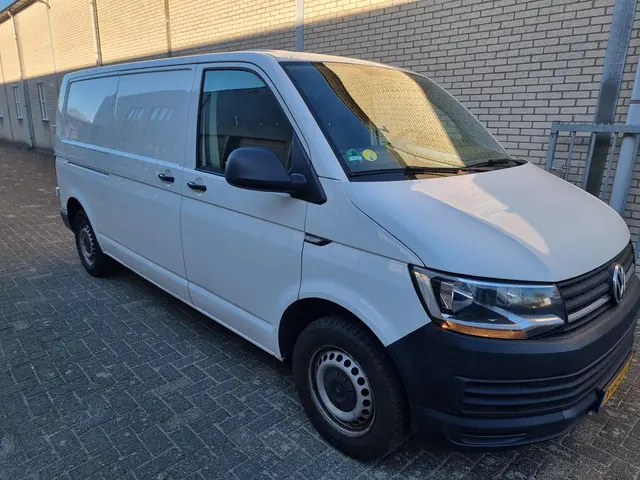 Volkswagen Transporter 2.0 TDI L2H1 2018 Diesel 15