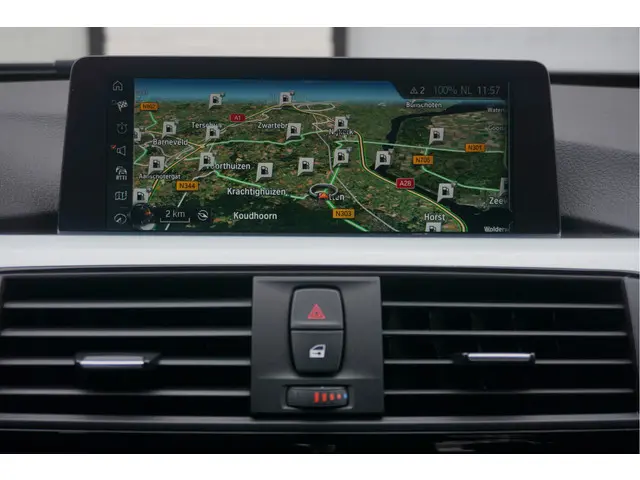 BMW 3 Serie 320i High Exec 2017 Benzine 20