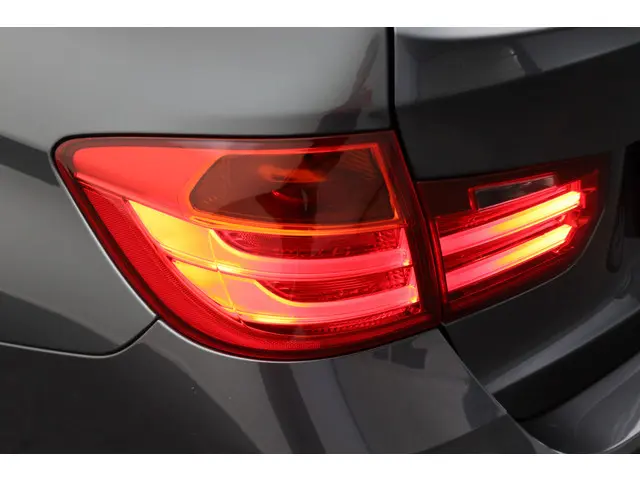 BMW 3 Serie Touring 335i High Executive 2014 Benzine 28