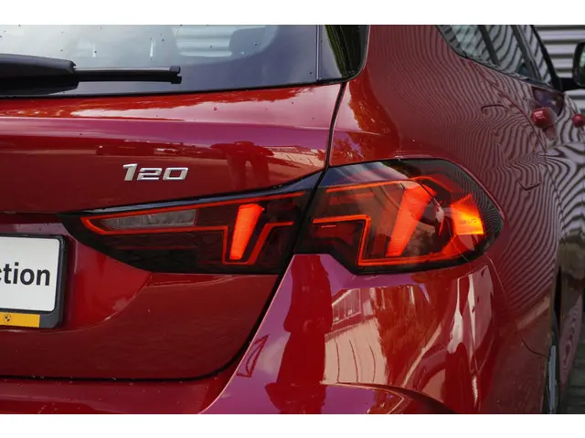 BMW 1 Serie 120 2025 Benzine 23
