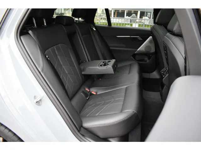 BMW 5 Serie Touring 520i M-Sport 2024 Benzine 24