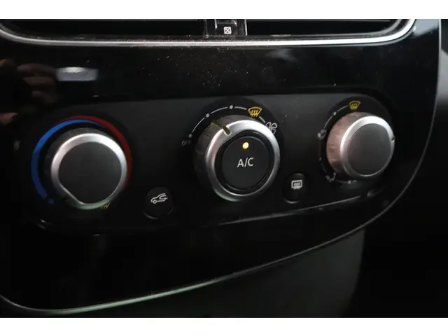 Renault Clio Estate 0.9 TCe Limited 2020 Benzine 21