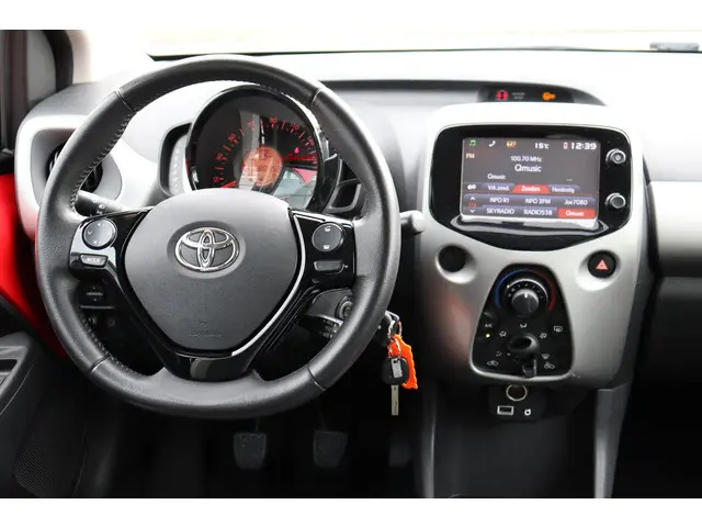 Toyota Aygo 1.0 VVT-i x-nav, 2018 Benzine 28