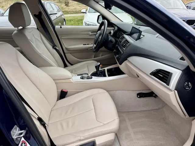 BMW 1 Serie 116i High Executive 2013 Benzine 26