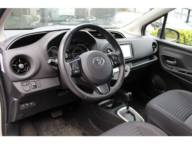 Toyota Yaris 1.5 Hybrid Dynamic 2020 Hybride Benzine 2