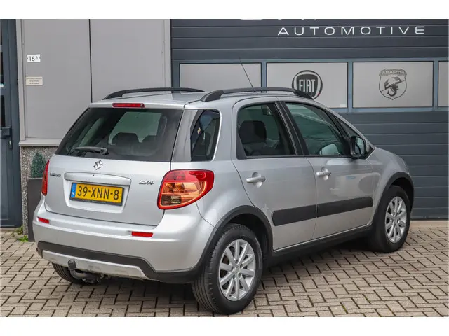 Suzuki SX4 1.6 Executive 2012 Benzine 2