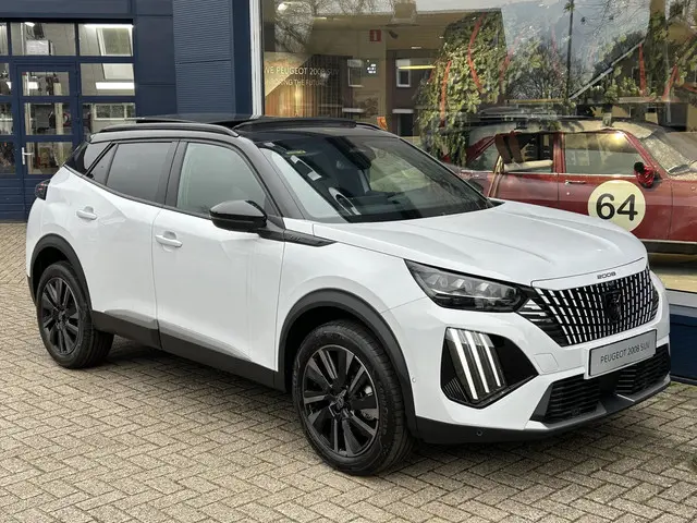 Peugeot 2008 1.2 Hybrid 145 PK GT 2025 Hybride Benzine 8