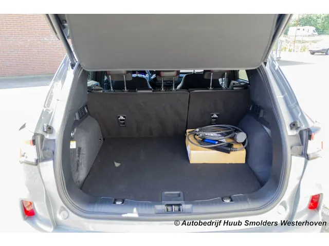Ford Kuga 2.5 PHEV e-CVT ST-Line X 2022 Hybride Benzine 76