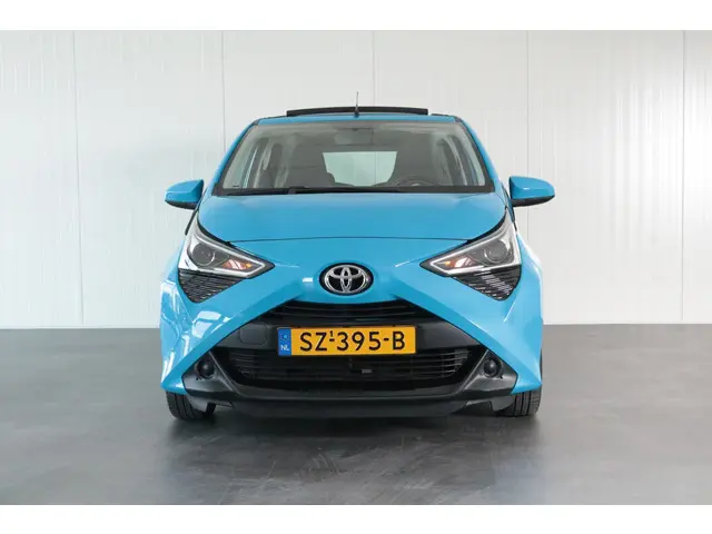 Toyota Aygo 1.0 VVT-i x-play Cabrio, 2019 Benzine 5