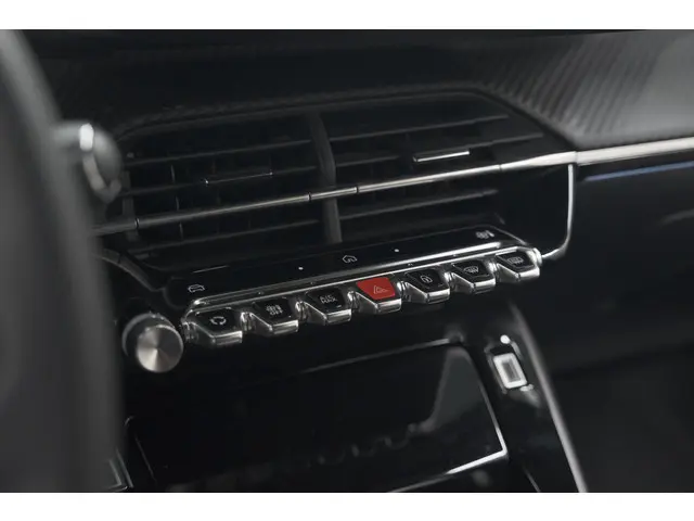 Peugeot 2008 PureTech 130 EAT8 GT 2024 Benzine 47