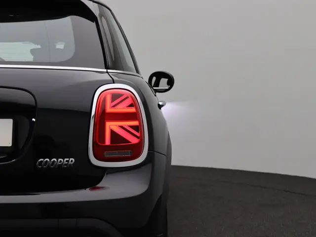 MINI 5-Deurs Cooper 2023 Benzine 19