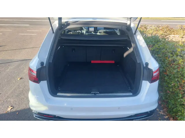 Audi A4 Avant 35 TFSI S edition 2022 Hybride Benzine 10