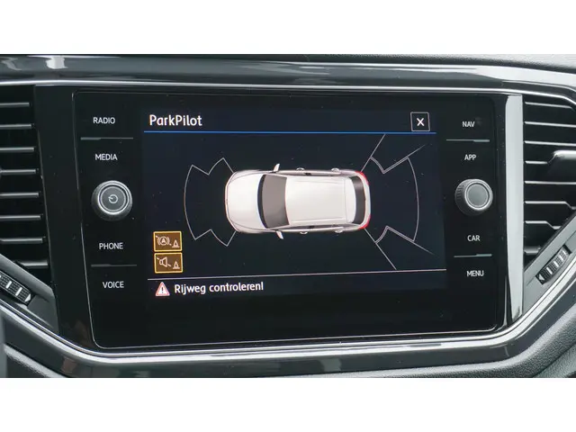 Volkswagen T-Roc 1.5 TSI 150pk Sport 2019 Benzine 32