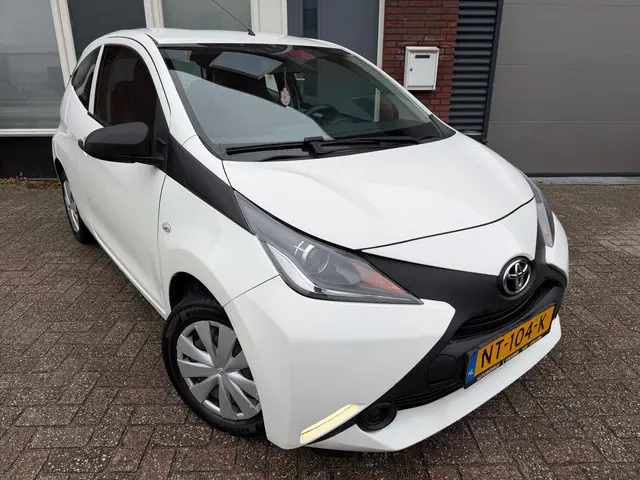 Toyota Aygo 1.0 VVT-i x / LED / NAP 2017 Benzine 9