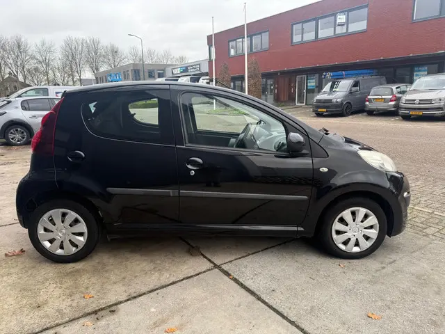 Peugeot 107 1.0 Active 2013 2013 Benzine 7