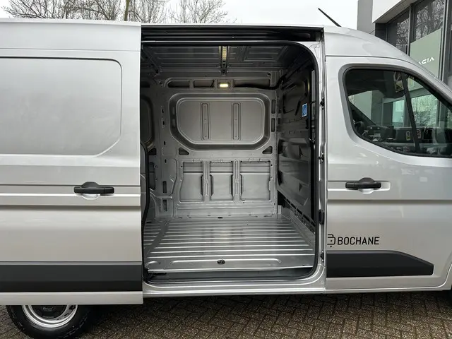 Renault Master T35 2.0 dCi 130 L2H2 Advance 2024 Diesel 16