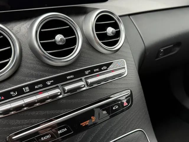 Mercedes-Benz C-Klasse 180 AMG 2018 Benzine 17