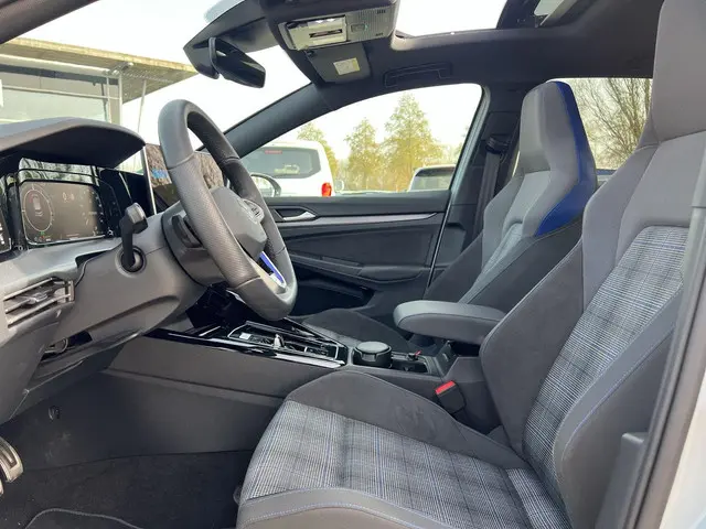 Volkswagen Golf 1.5 eHybrid GTE 2025 Hybride Benzine 5
