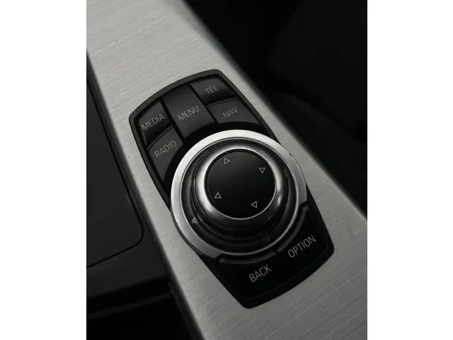 BMW 3 Serie 320i Business 2013 Benzine 19