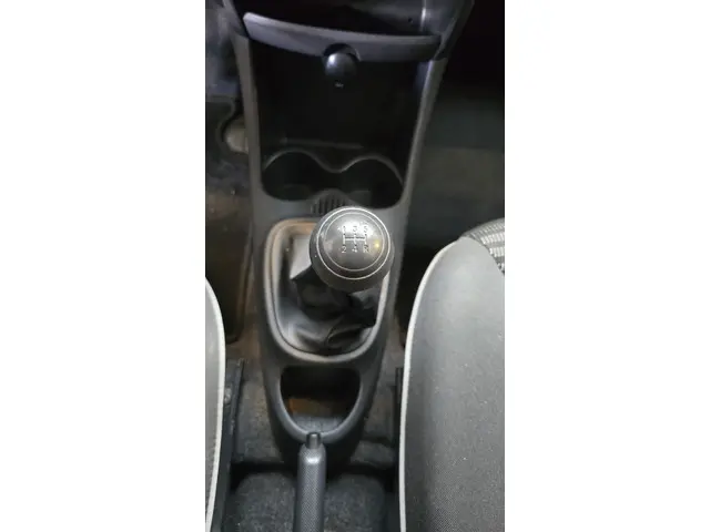 Peugeot 107 1.0 Active 2012 Benzine 19