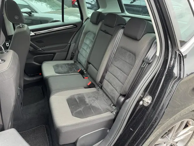 Volkswagen Golf Sportsvan 1.4 TSI Highline 2017 Benzine 24