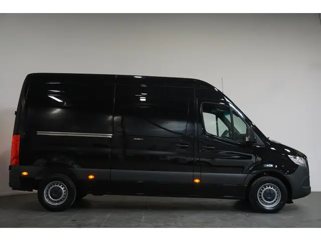 Mercedes-Benz Sprinter 211 1.9 CDI L2H2 FWD 2023 Diesel 26