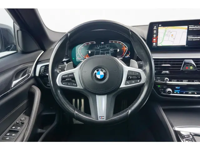 BMW 5 Serie Sedan 530i 2022 Benzine 18
