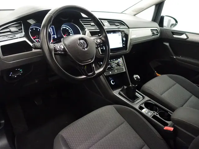 Volkswagen Touran 2