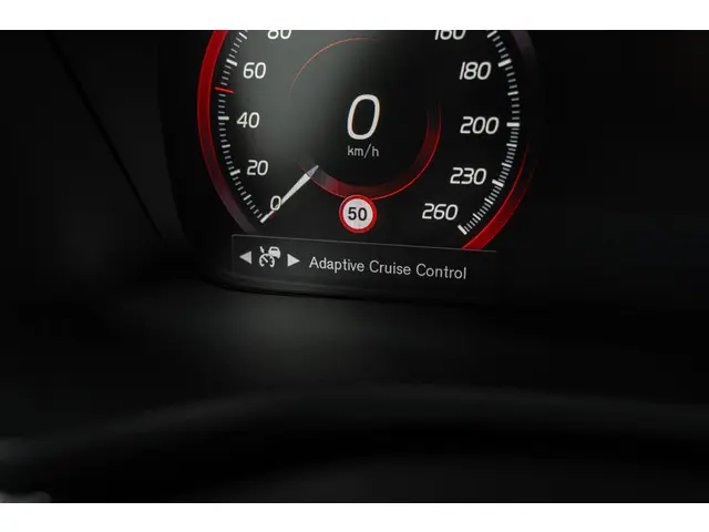 Volvo V60 2.0 B4 R-Design 2020 Benzine 32