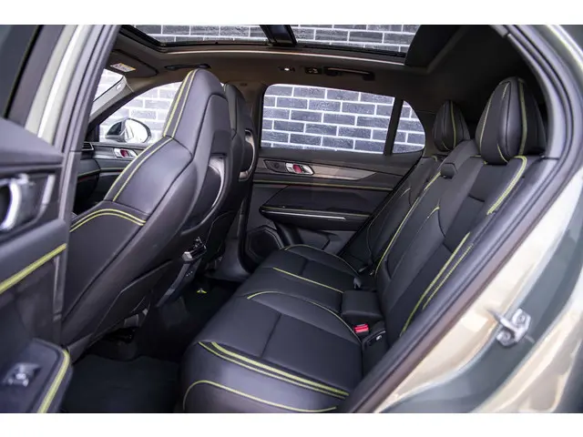 Lynk & Co 01 1.5 More 2025 Hybride Benzine 9