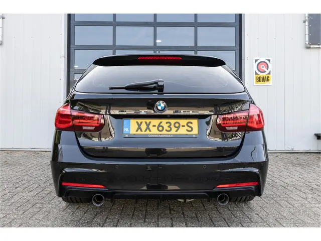 BMW 3 Serie Touring 320i M Sport Edition 2019 Benzine 9