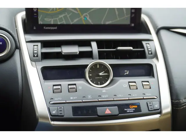 Lexus NX 300h AWD 2018 Hybride Benzine 27