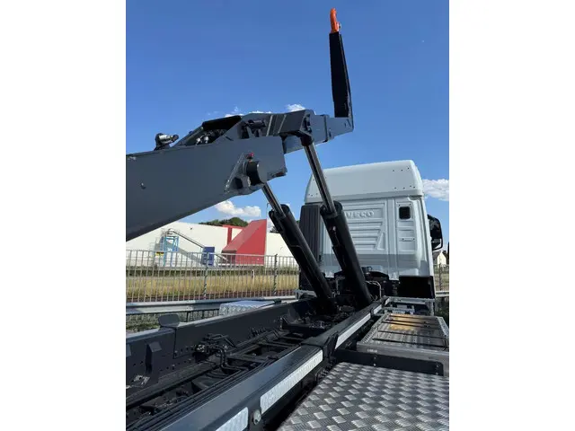 Iveco X-Way 570 6x2 haakarmsysteem 30 ton 2025 Diesel 10