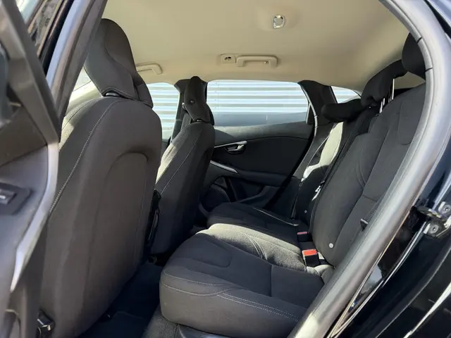 Volvo V40 1.6 T3 Kinetic 2013 Benzine 10