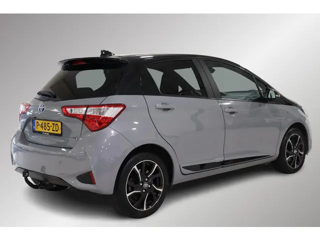 Toyota Yaris 1.5 Hybrid Bi-Tone, 2018 Hybride Benzine 2