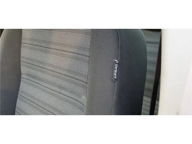 Opel Combo Tour 1.2 Turbo L2H1 Edition 7p. 2020 Benzine 33