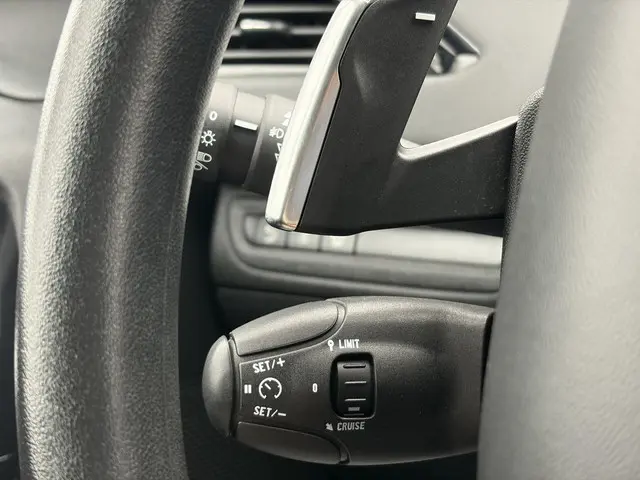 Peugeot 208 1.2 e-VTi Blue Lease 2013 Benzine 18