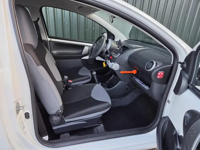 Peugeot 107 1.0 Access AIRCO 63000 km !!! 2013 Benzine 14