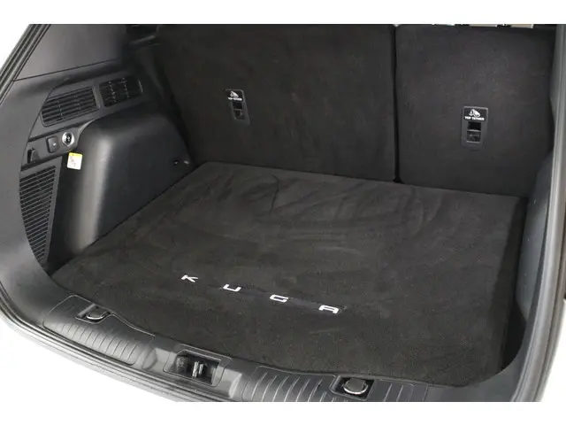 Ford Kuga 2.5 PHEV ST-Line 2023 Hybride Benzine 19