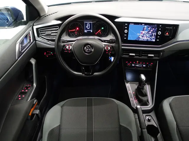 Volkswagen Polo 1.0 TSI Highline+ Aut- 2018 Benzine 6