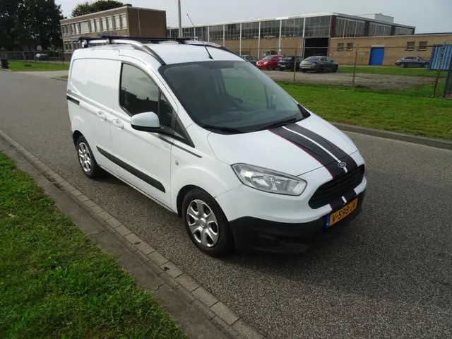 Ford Transit Courier 1.5 TDCI Trend 2018 Diesel 7