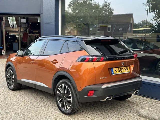 Peugeot 2008 1.2 Turbo 130 PK GT 2022 Benzine 4